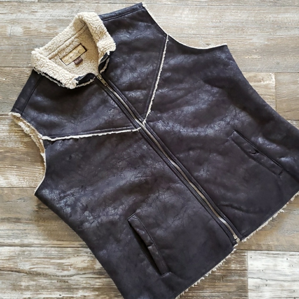 Legacy Falls vest size large